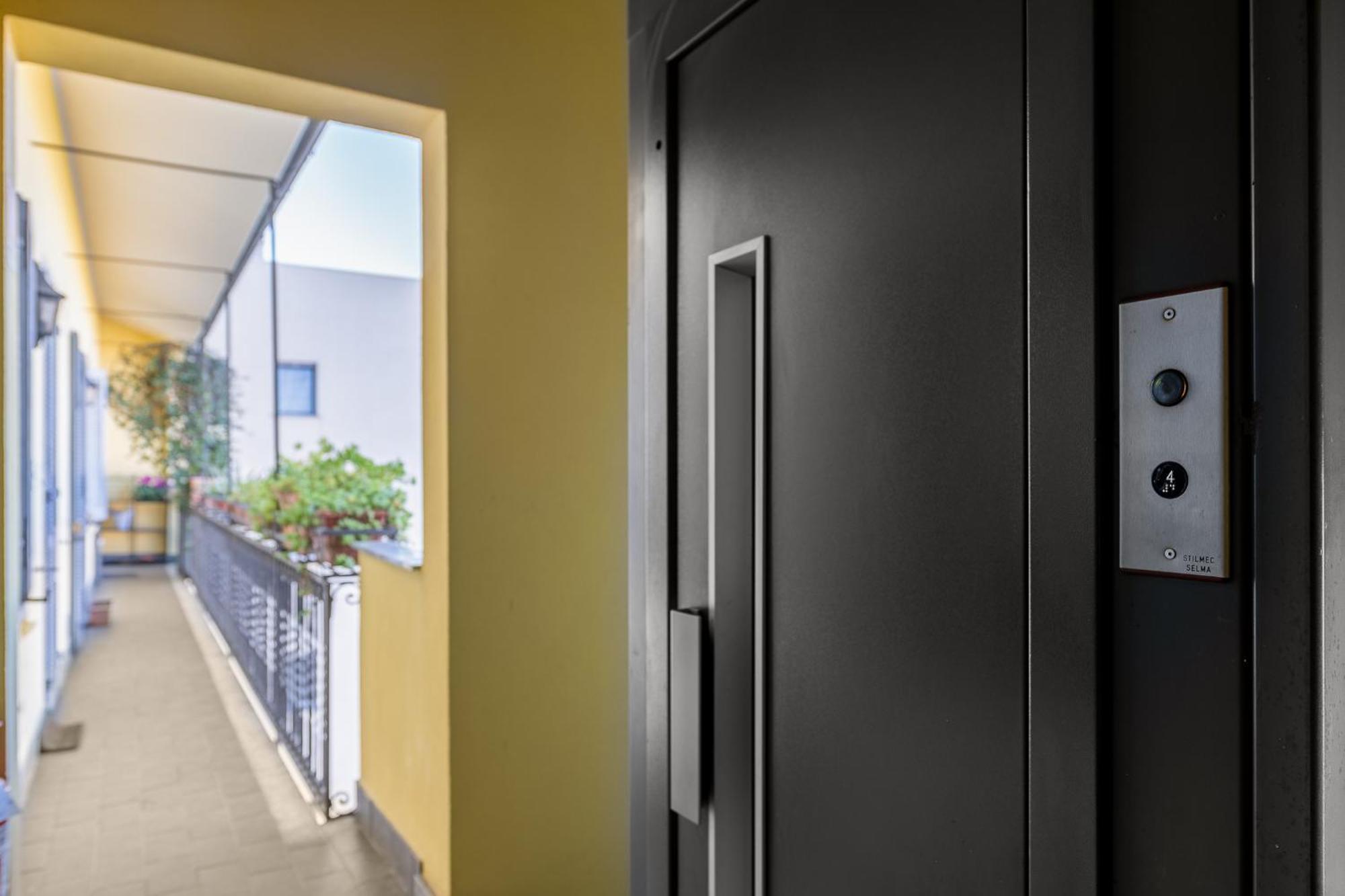 Bright Loft - Free Private Parking Appartement Milaan Buitenkant foto