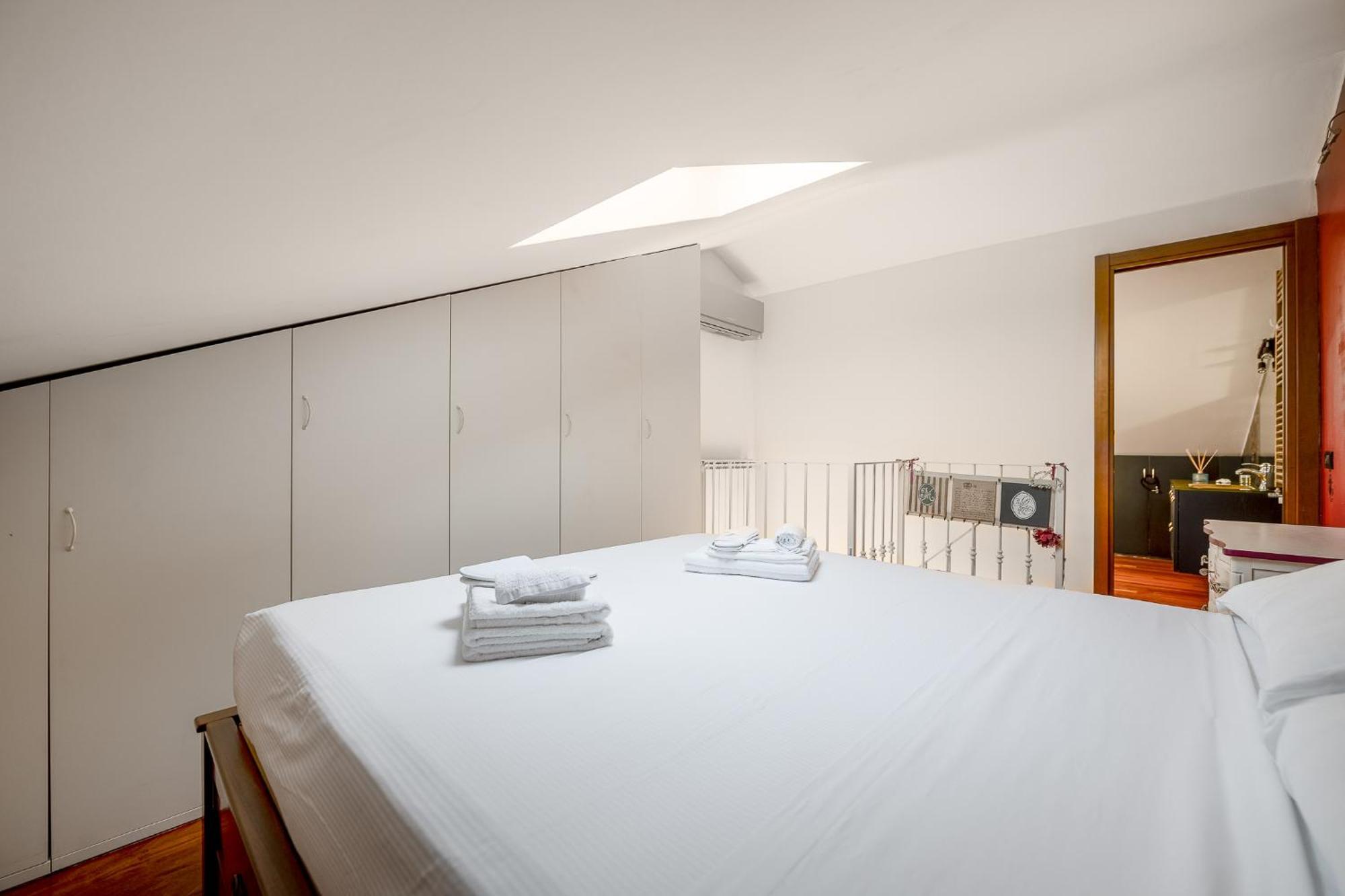 Bright Loft - Free Private Parking Appartement Milaan Buitenkant foto